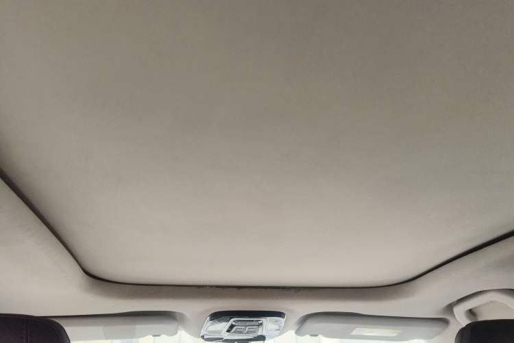 Used SOL QX 2021 300T DCT Prestige Smart Connectivity Version Headliner