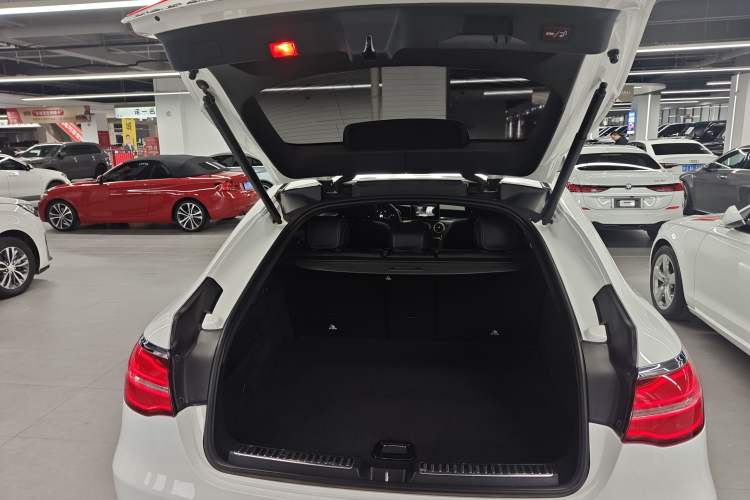 Used Mercedes-Benz GLC Coupe 2017 GLC 260 4MATIC Coupe SUV
