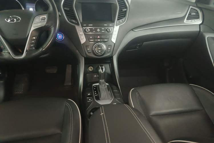 Used Hyundai Santa Fe 2017 2.4L Automatic Two-Wheel Drive Smart Version 5 Seats