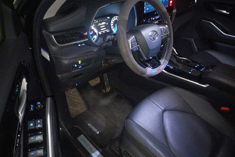 Used Toyota Highlander 2022 Dual-Engine 2.5L Four-Wheel Drive Prestige Version 7 Seats