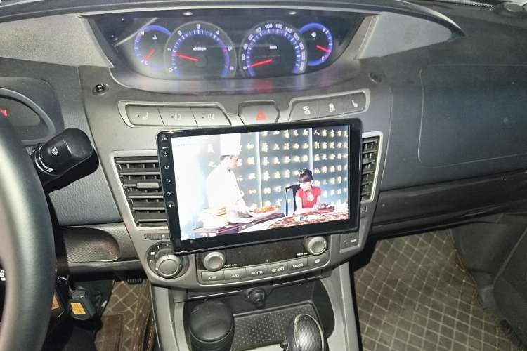 Used SsangYong Rodius 2014 2.0T Diesel Two-Wheel Drive Luxury Navigation Edition
