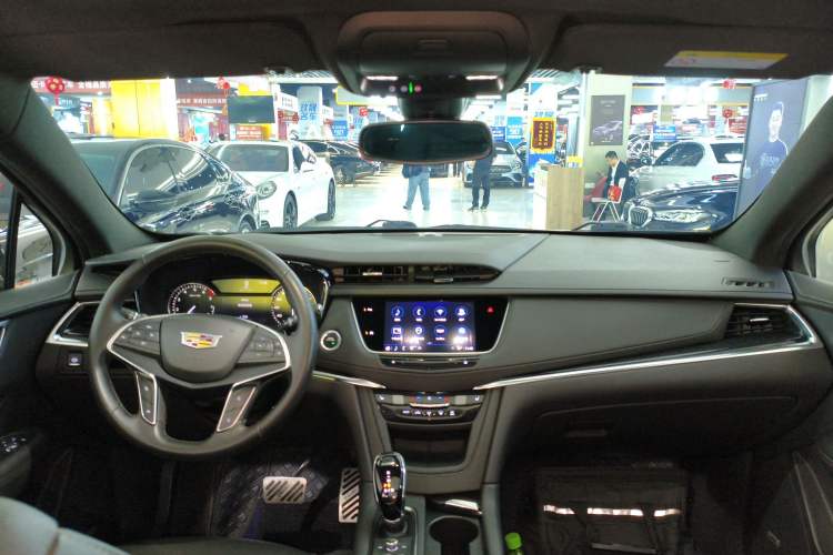 Used Cadillac XT5 2022 2.0T Two-Wheel Drive Luxury Version Center Console