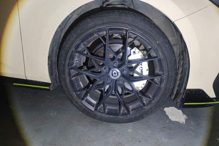 Used CHANGAN UNI-V 2022 2.0T Leading-Speed Edition Right Front Wheel Hub