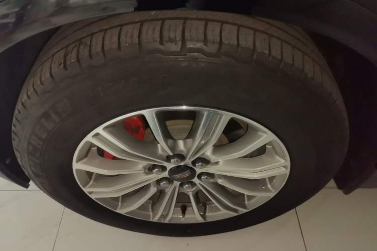 Used Cadillac XT5 2016 25T Luxury Model Left Front Wheel Hub