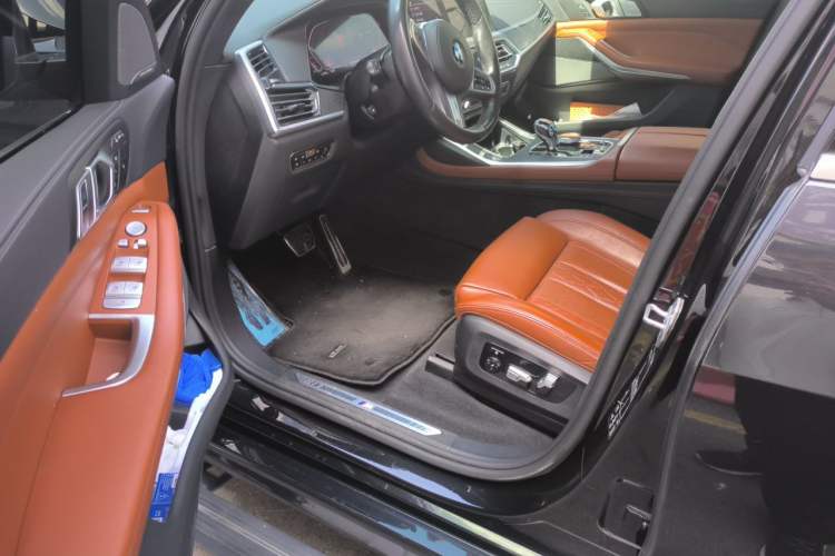 Used BMW X7 2020 xDrive40i Luxury M Sport Package
