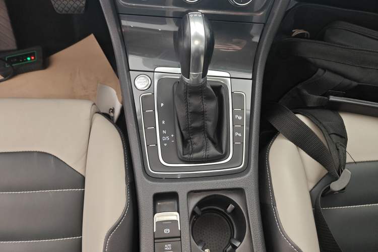 Used Volkswagen Golf 2017 230TSI Automatic Luxury Million-Vehicle Commemorative Edition Gear Lever