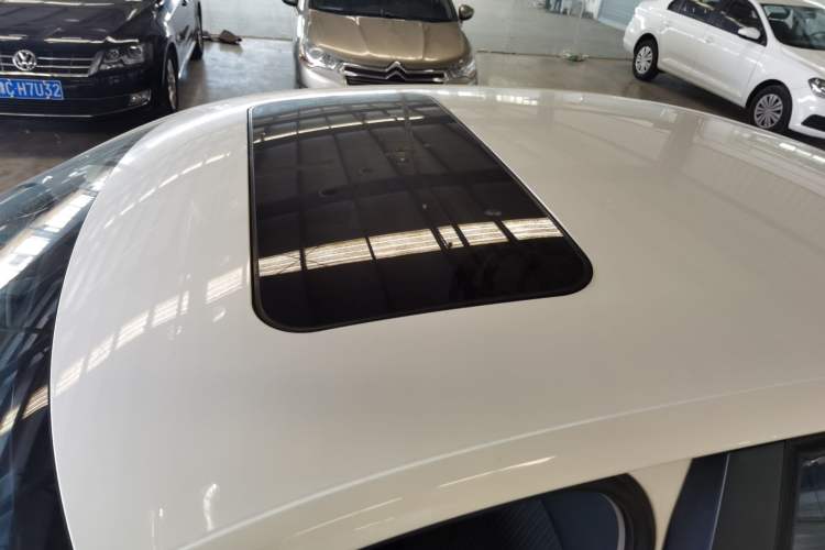 Used Volkswagen Jetta 2015 1.4L Manual Comfort Model Roof