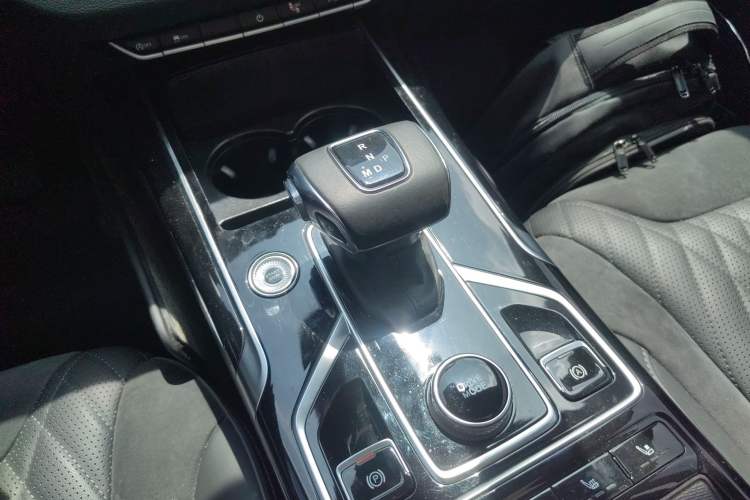 Used Hongqi HS5 2022 Revised Version 2.0T Smart Connect Flagship Edition Gear Lever