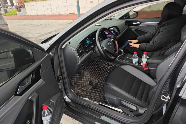Used Volkswagen Sagitar 2021 280TSI DSG Excellence Edition Driver Seat