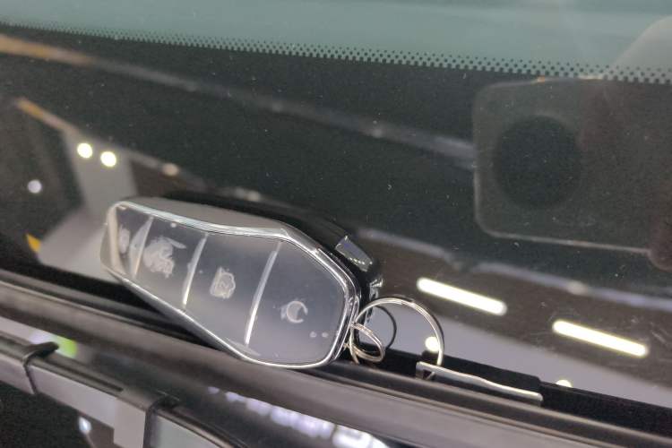 Used BYD Song L EV 2025 Intelligent Driving Version 662 km LiDAR Excellence Edition Vehicle Key