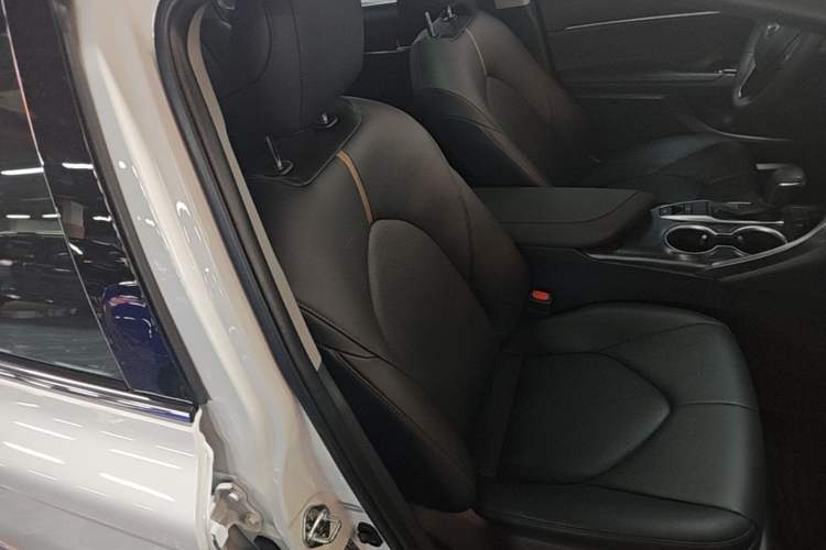 Used Toyota Camry 2023 2.0G Luxury Edition