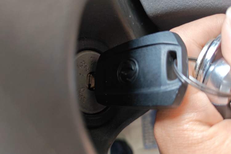 Used Dongfeng Shuaike 2014 1.6L Manual Comfort 7-Seater China V Standard