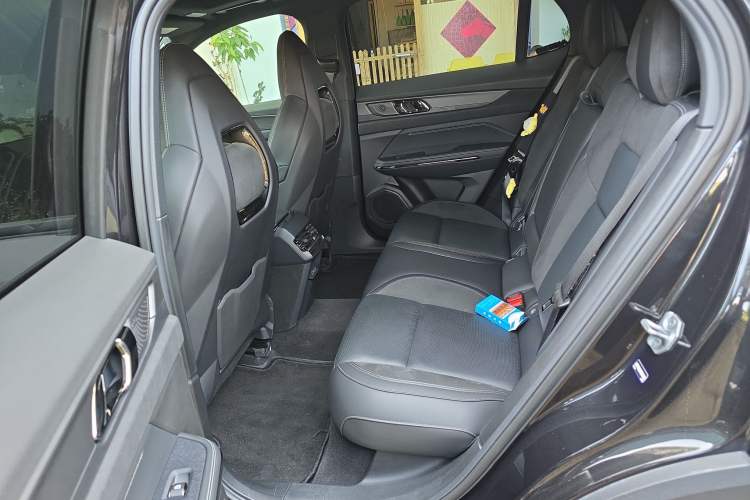 Used Lynk & Co 01 2023 2.0TD Four-Wheel Drive Dark Night Edition Left Rear Seat