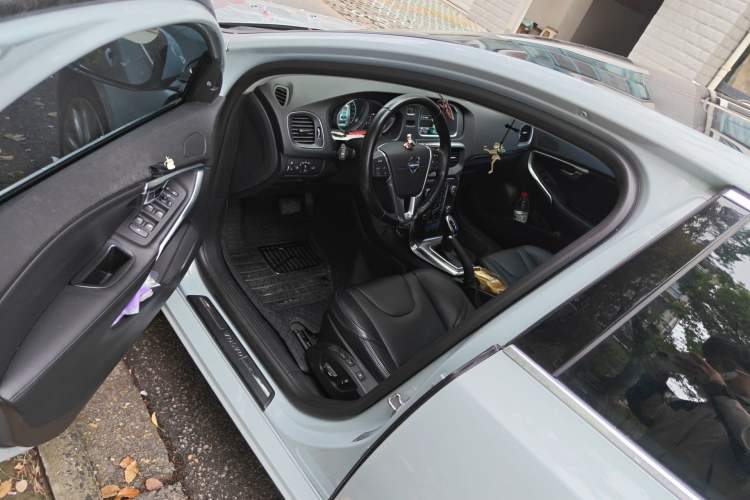 Used Volvo V40 2014 2.0T Zhiya Edition Driver Seat