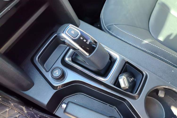 Used JMC Yuhu 7 2020 2.0T Diesel Automatic 2WD Comfort Plus Long Wheelbase China VI Emission Standard JX4D20A6L
