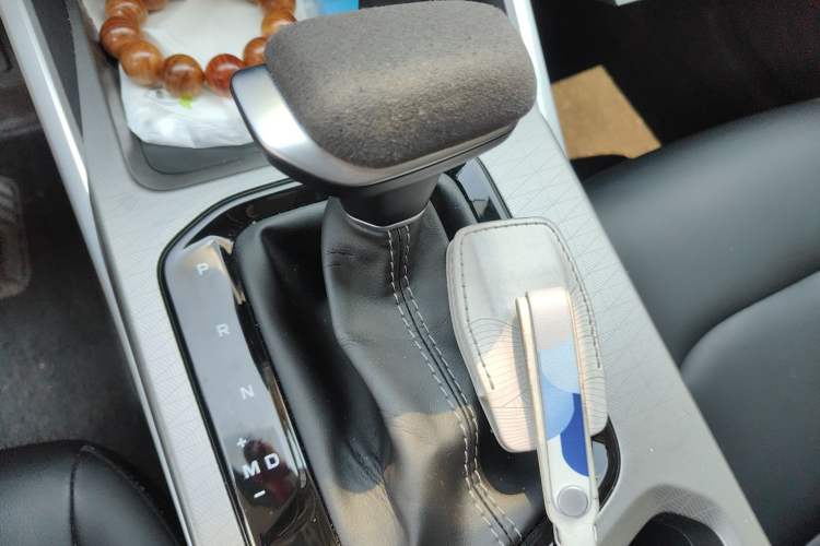 Used Geely Auto Emgrand 2025 4th Generation 1.5L CVT Starry Edition Gear Lever