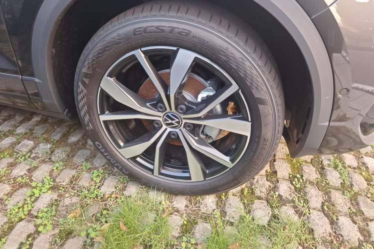 Used Volkswagen T-ROC 2025 Facelifted 300TSI DSG Two-Wheel-Drive Starlight Edition