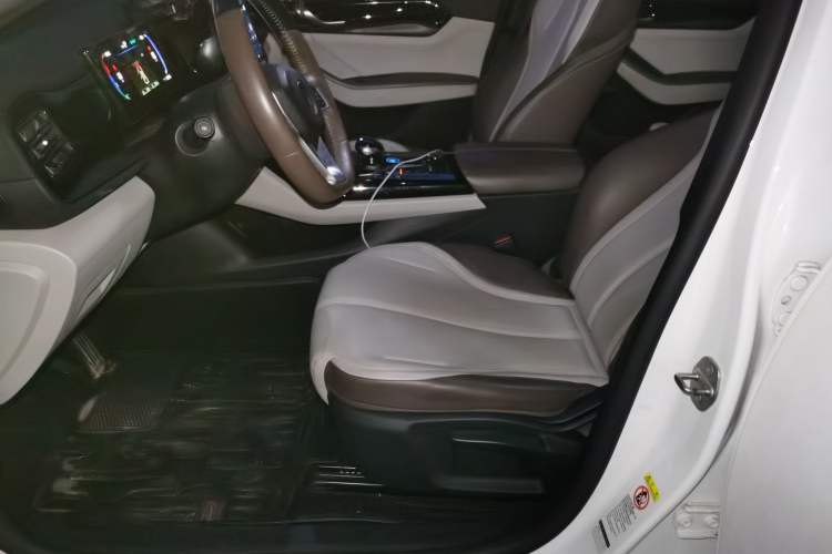 Used BYD Qin PLUS 2024 HONOR Edition DM-i 55KM Leading Model Left Front Seat