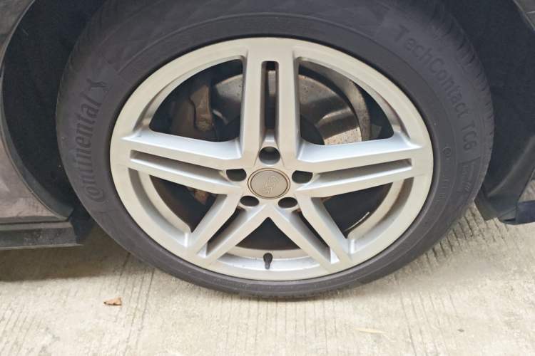 Used Audi A6L 2018 30th Anniversary Edition 30 FSI Style Model Right Front Wheel Hub