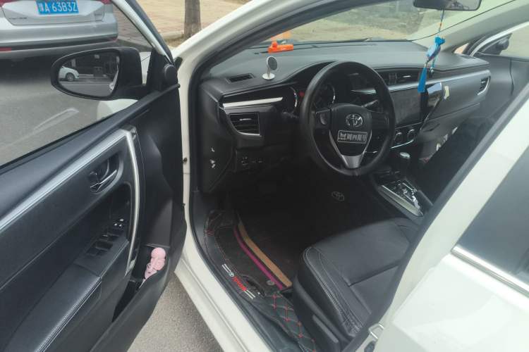 Used Toyota Corolla 2014 1.6L CVT GL-i Leather Edition Driver Seat