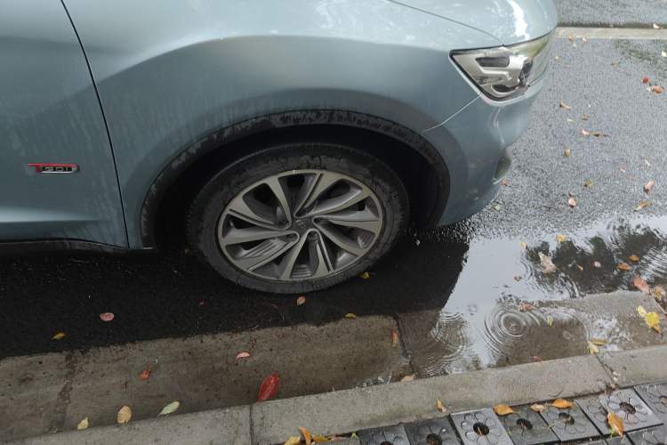 Used Geely Auto Jiajie 2019 1.5TD MHEV DCT Deluxe Edition Right Front Wheel Hub