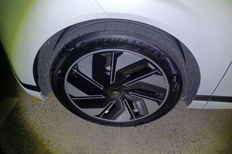 Used Dongfeng eπ eπ008 2024 210Max Range-Extended Version 6 Seats Exterior 7