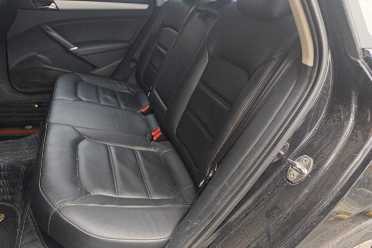 Used Volkswagen Passat 2015 1.8TSI DSG Prestige Edition Left Rear Seat