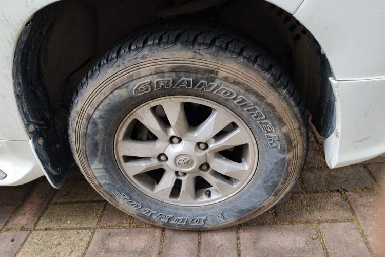 Used Toyota Land Cruiser 2010 4.7L Automatic VX Right Front Wheel Hub