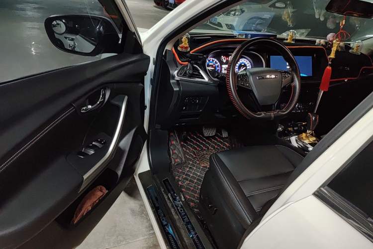 Used Venucia T90 2018 2.0L CVT Smart Connect Luxury Edition China V Standard
