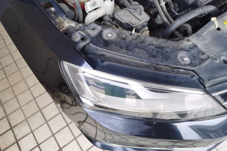 Used Volkswagen Sagitar 2016 230TSI 25th Anniversary Edition Right Front Headlight