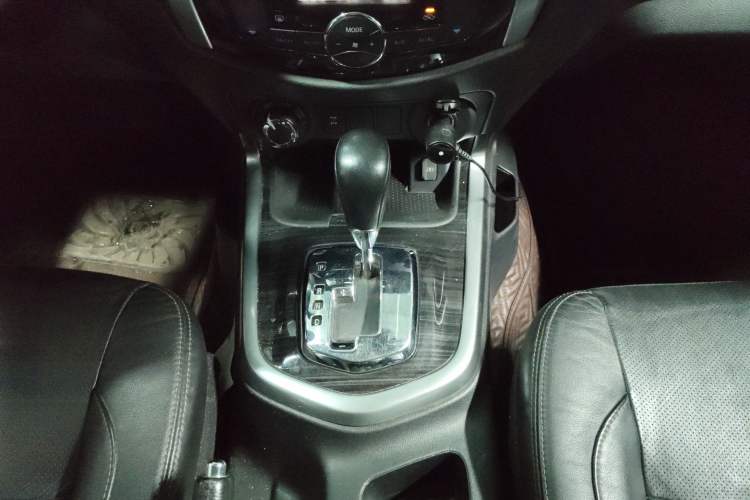 Used Nissan Terra 2018 2.5L Automatic 4x4 Flagship Edition Gear Lever
