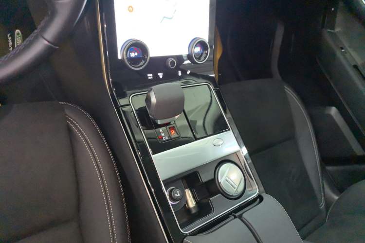 Used Land Rover Range Velar 2022 250 PS Gear Lever