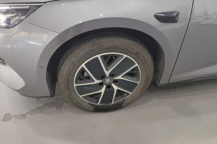 Used BYD Qin L 2025 DM-i Smart Drive 120KM Leading Model
