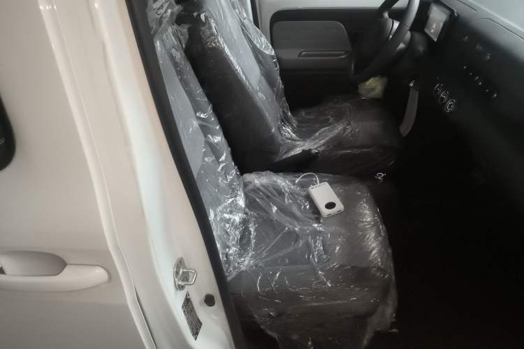 Used Wuling Zhiguang New Energy 2025 Model 305km Ambitious Edition Right Front Seat