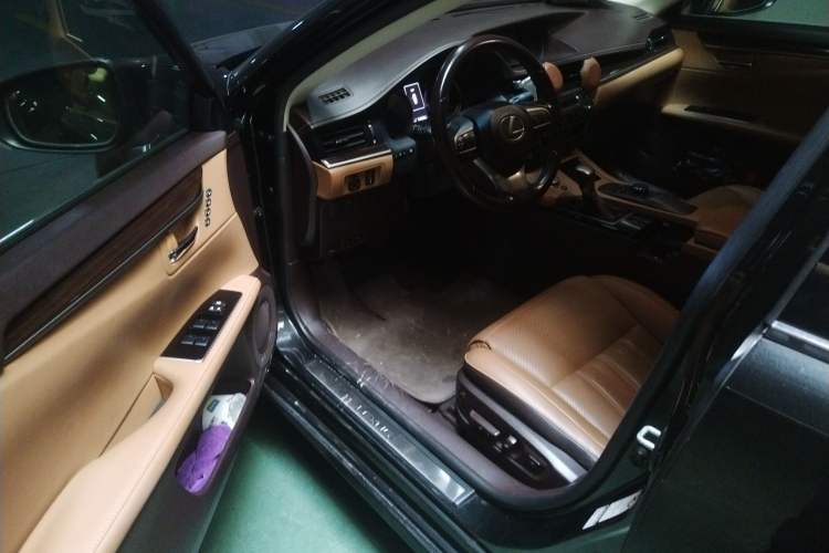 Used Lexus ES 2015 250 Elegant Edition Driver Seat