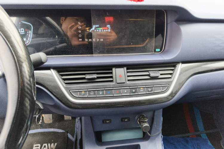 Used BAW Ruisheng Ace M7 2024 2.0L CNG Comfort Version 7 Seats Audio And AC Panel