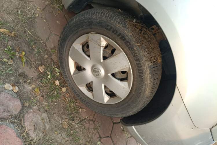 Used Nissan Livina 2010 Jingyue Edition 1.6L Manual All-Around Model