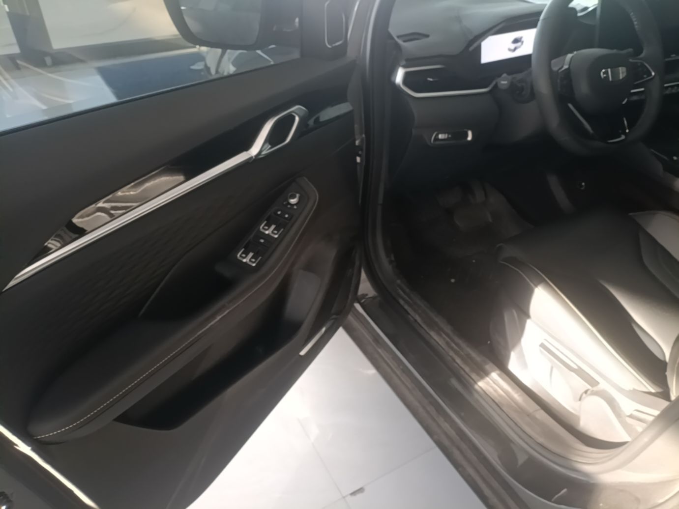 Geely Auto Coolray 2025 Bin Yue L 1.5T DCT Starlight Edition — снимка 18