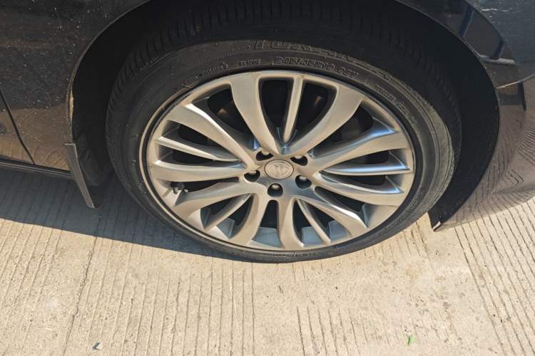 Used Buick LaCrosse 2018 28T Luxury Model Right Front Wheel Hub