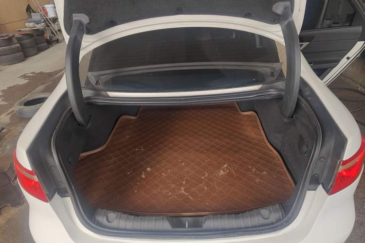 Used Jaguar XF 2016 XF 2.0T Two-Wheel-Drive Luxury Edition