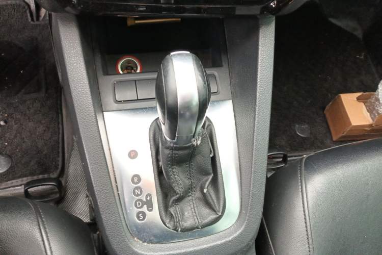 Used Volkswagen Sagitar 2014 Revised Version 1.6L Automatic Leading Edition
