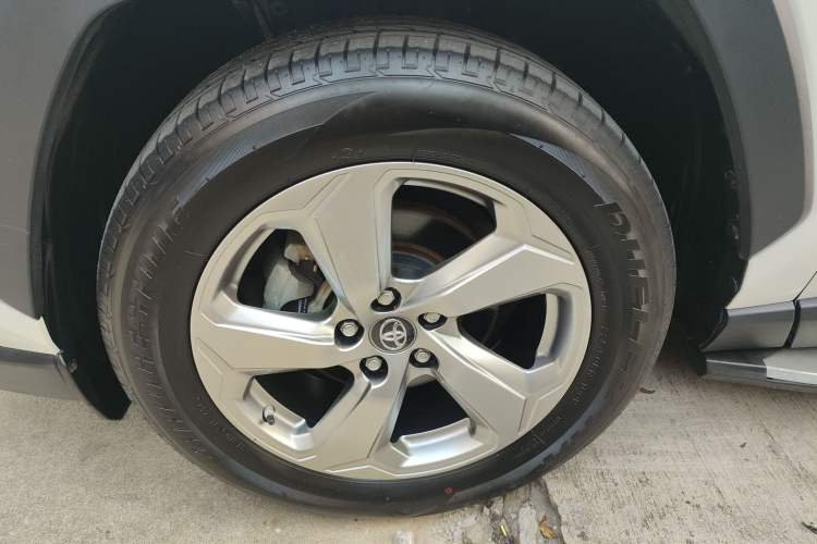 Used Toyota RAV4 2020 2.0L CVT Two-Wheel Drive Fashion PLUS Edition Left Front Wheel Hub