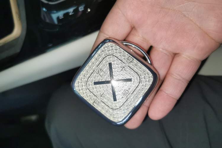 Used Zeekr 009 2024 Six-Seat Executive Version 4WD 108 kWh Vehicle Key