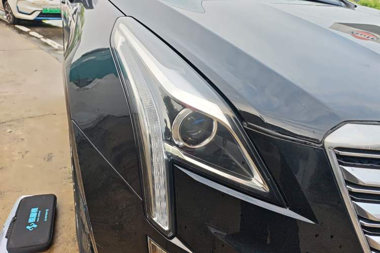 Used Cadillac XT5 2018 25T Luxury Model Right Front Headlight