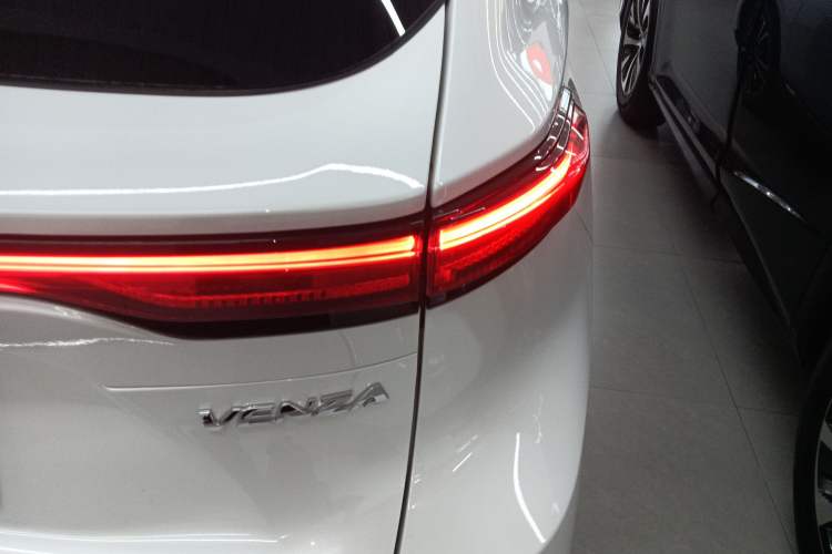 Used Toyota Venza 2023 2.0L CVT Two-Wheel Drive Prestige Version
