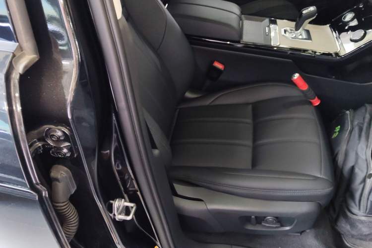 Used Land Rover Range Rover Evoque New Energy 2022 Aurora L P300e Plug-in Hybrid Electric Version
