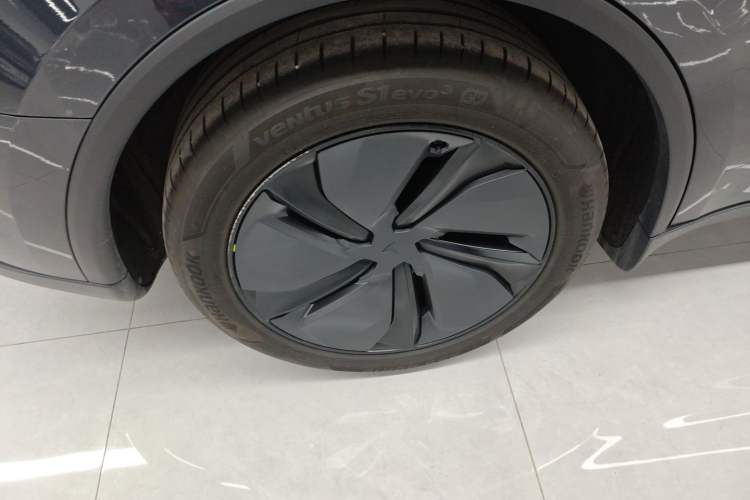 Used Tesla Model Y 2025 Long-Range All-Wheel Drive First Edition