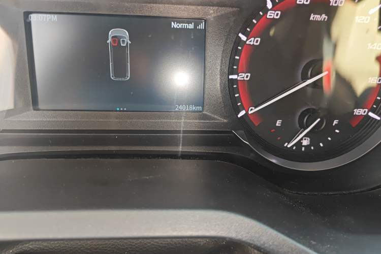 Used Iveco Fidato 2023 C33 Passenger Van 2.0T 110 kW Manual Transmission Starlight Edition High Roof Odometer Close Up