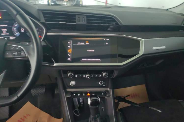 Used Audi Q3 2020 35 TFSI Fashion Dynamic Model Audio And AC Panel