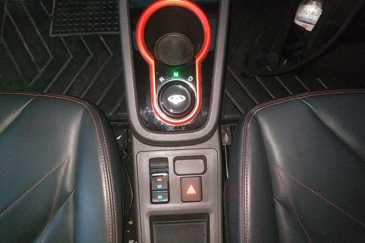 Used Chery QQ Little Ant 2022 Revised Version Sweet Pink Edition Half-Sugar Version Lithium Iron Phosphate 30.7 kWh 30 kW 301 km Gear Lever